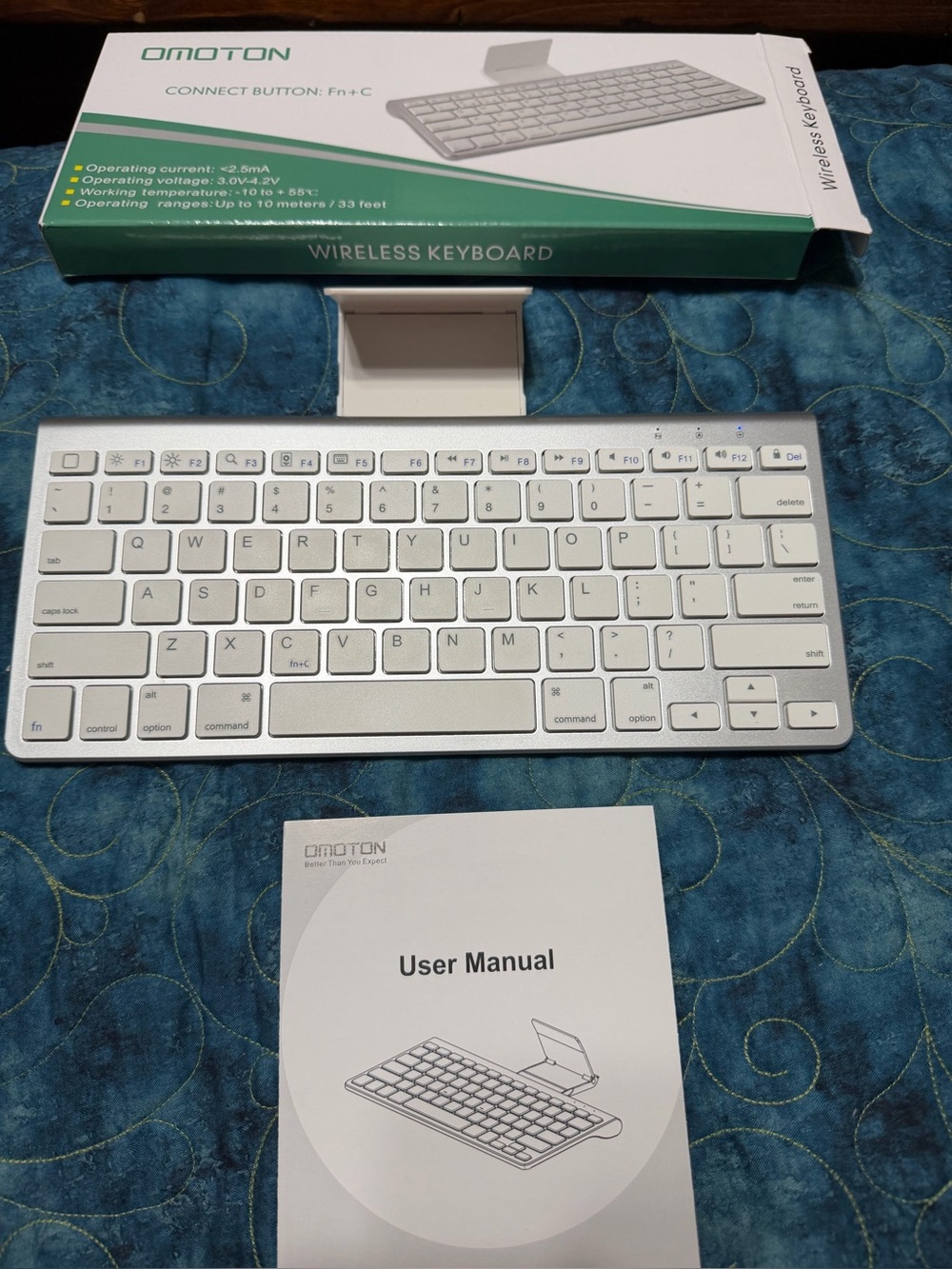 Wireless Bluetooth Keyboard - White and Silver Ideal for Tablet